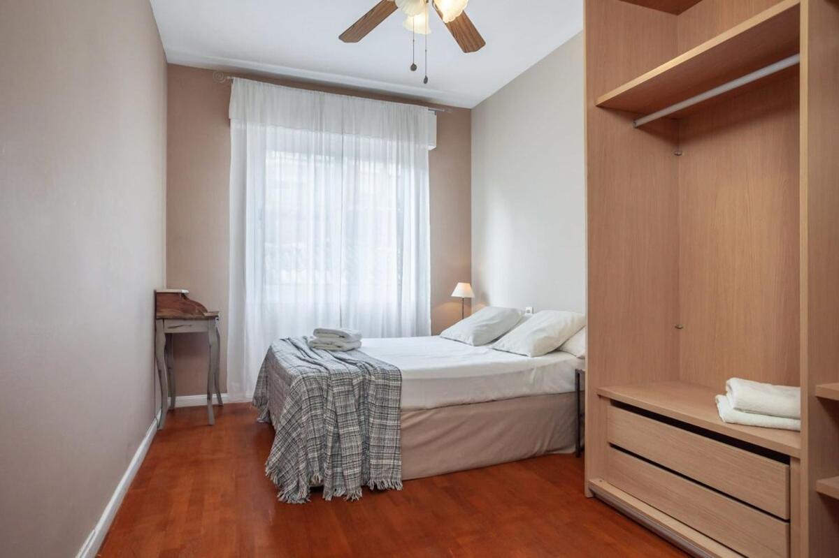 Next To Sagrada Familia 4-Bedroom Apartment Barcellona Esterno foto