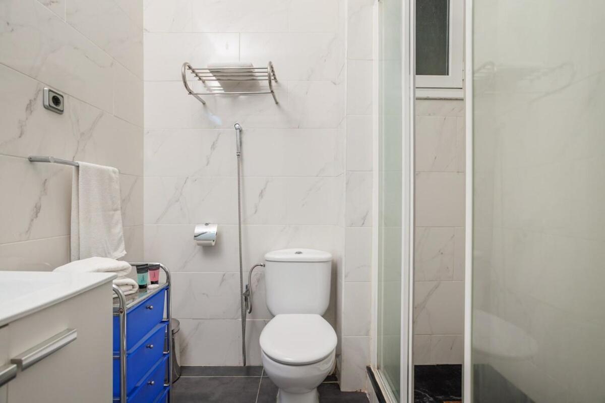 Next To Sagrada Familia 4-Bedroom Apartment Barcellona Esterno foto