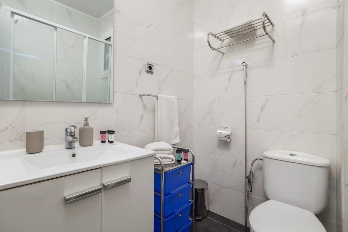 Next To Sagrada Familia 4-Bedroom Apartment Barcellona Esterno foto