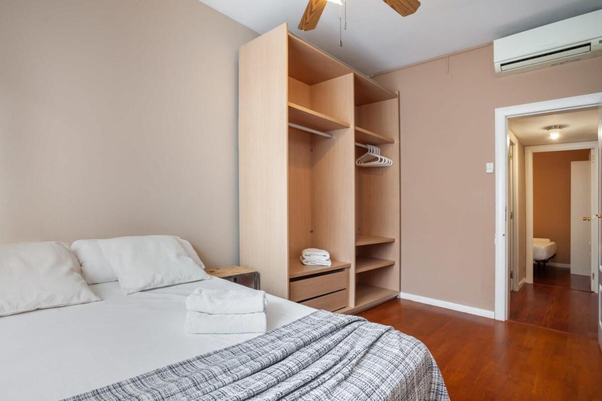 Next To Sagrada Familia 4-Bedroom Apartment Barcellona Esterno foto