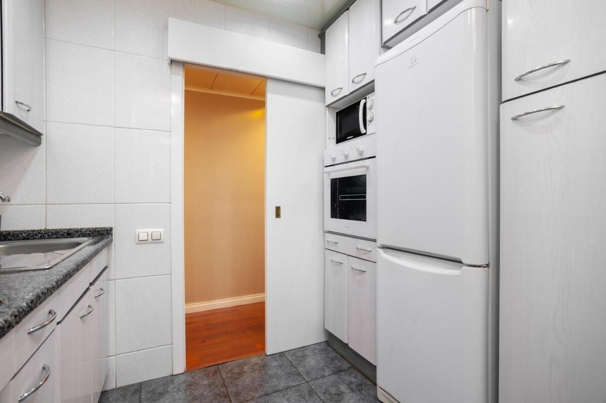 Next To Sagrada Familia 4-Bedroom Apartment Barcellona Esterno foto