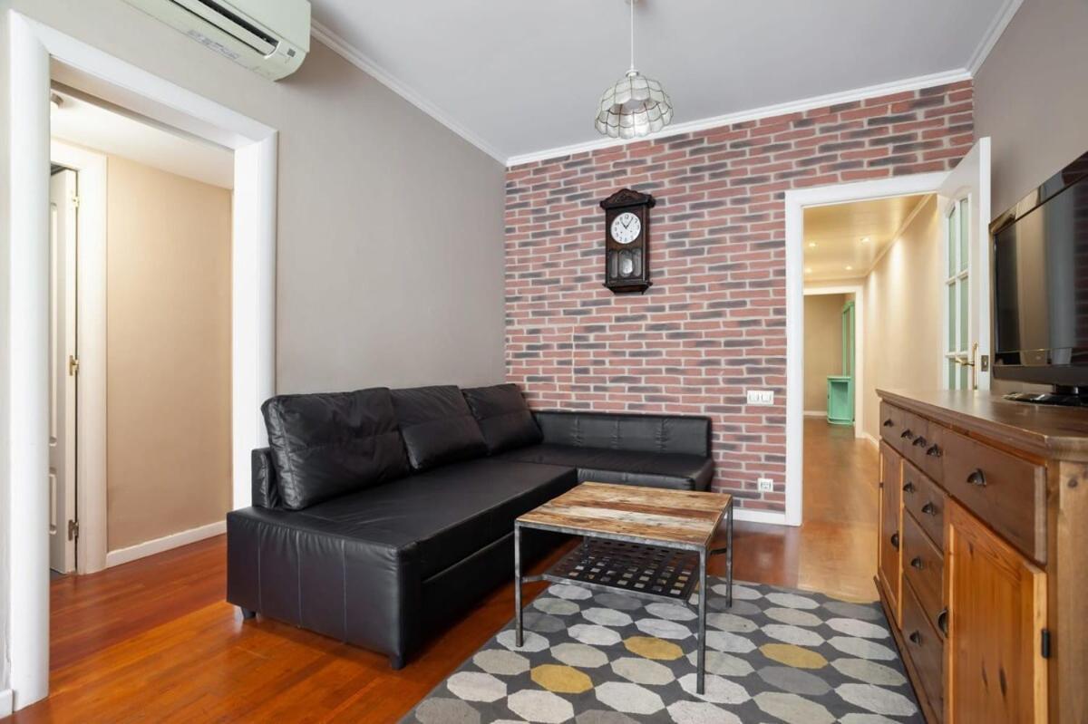 Next To Sagrada Familia 4-Bedroom Apartment Barcellona Esterno foto