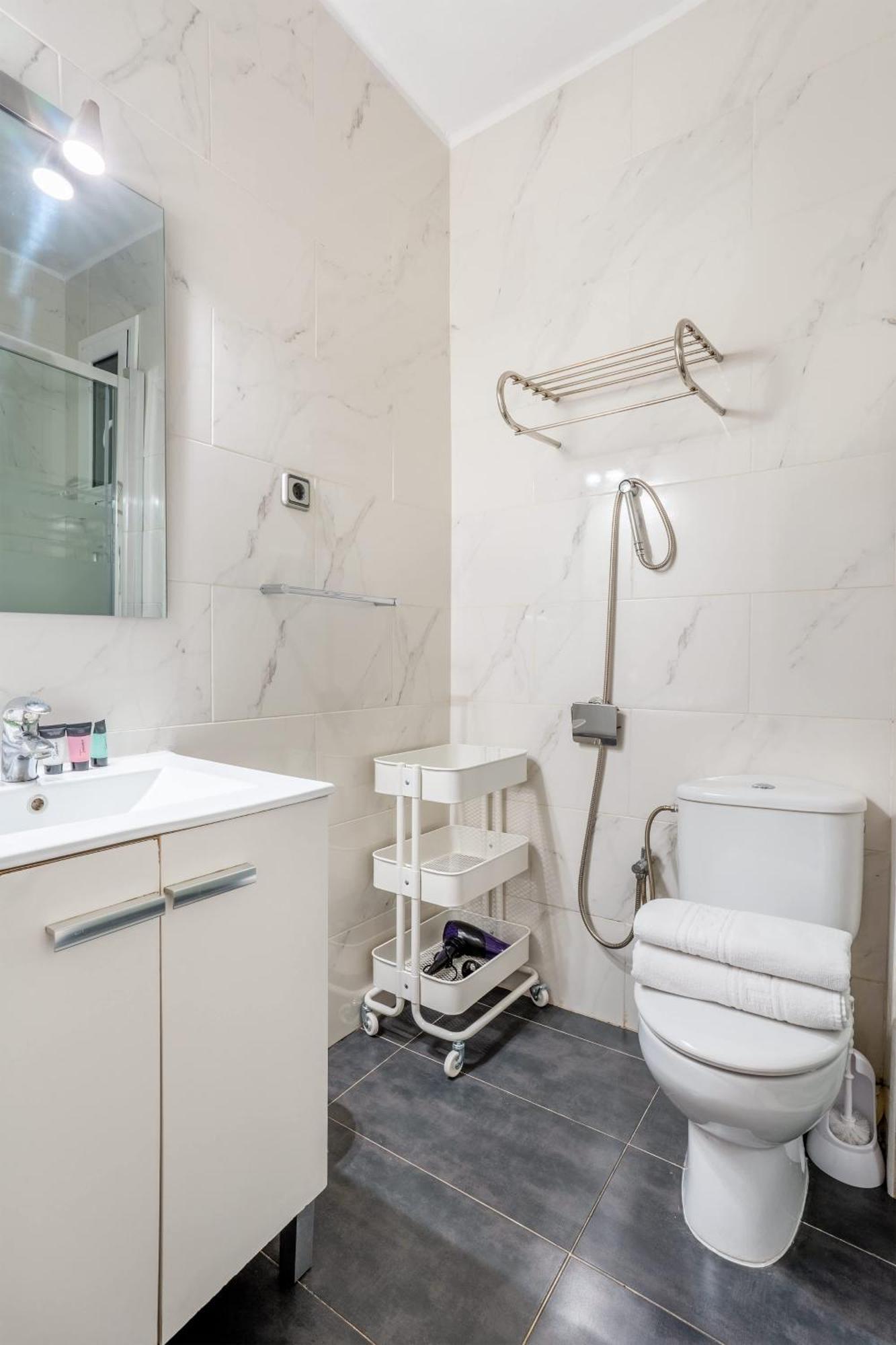 Next To Sagrada Familia 4-Bedroom Apartment Barcellona Esterno foto