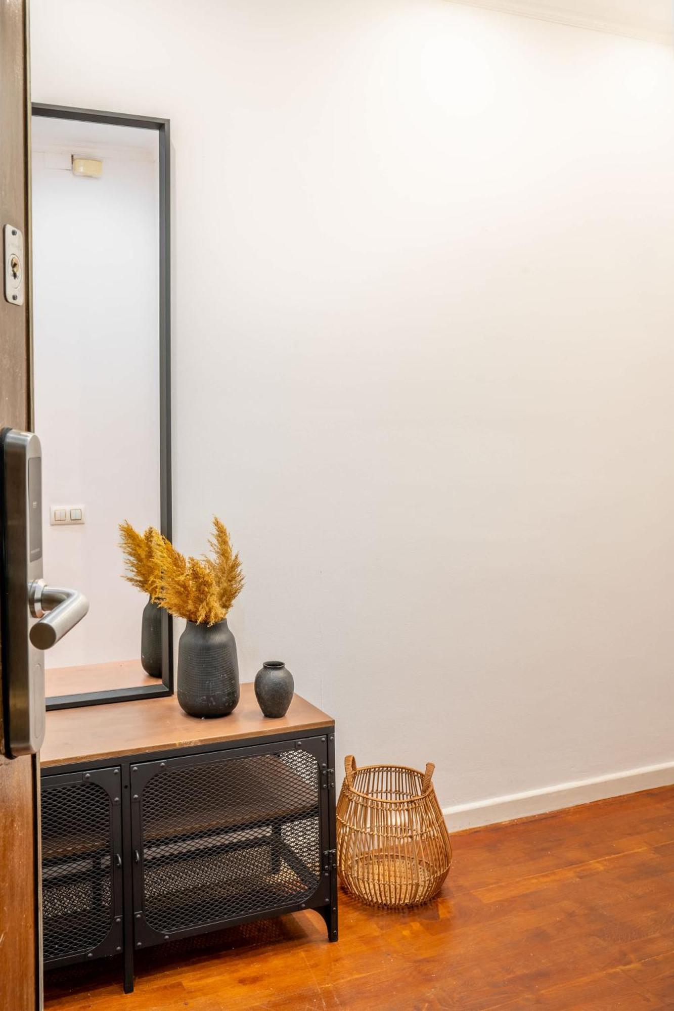 Next To Sagrada Familia 4-Bedroom Apartment Barcellona Esterno foto